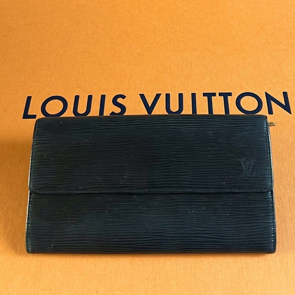 Authentic LV epic leather Sarah wallet
